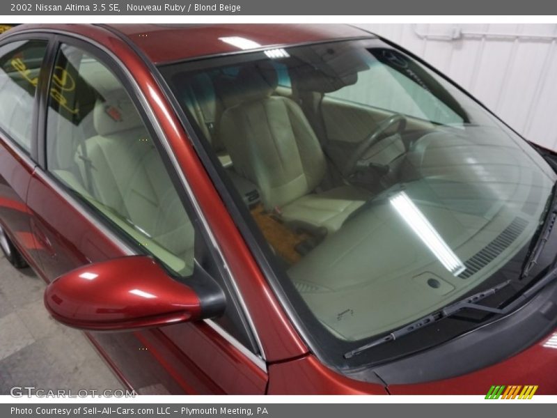 Nouveau Ruby / Blond Beige 2002 Nissan Altima 3.5 SE
