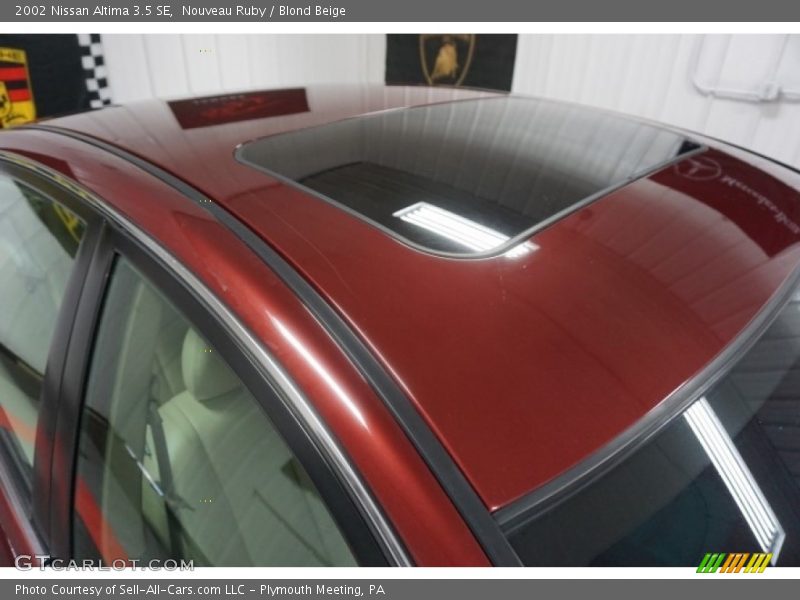 Nouveau Ruby / Blond Beige 2002 Nissan Altima 3.5 SE