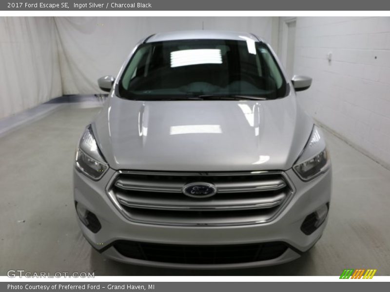 Ingot Silver / Charcoal Black 2017 Ford Escape SE