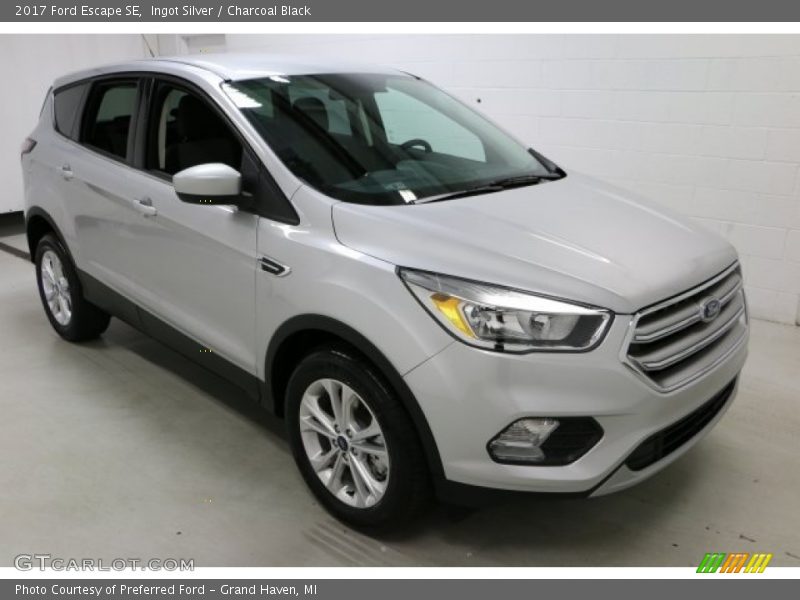 Ingot Silver / Charcoal Black 2017 Ford Escape SE