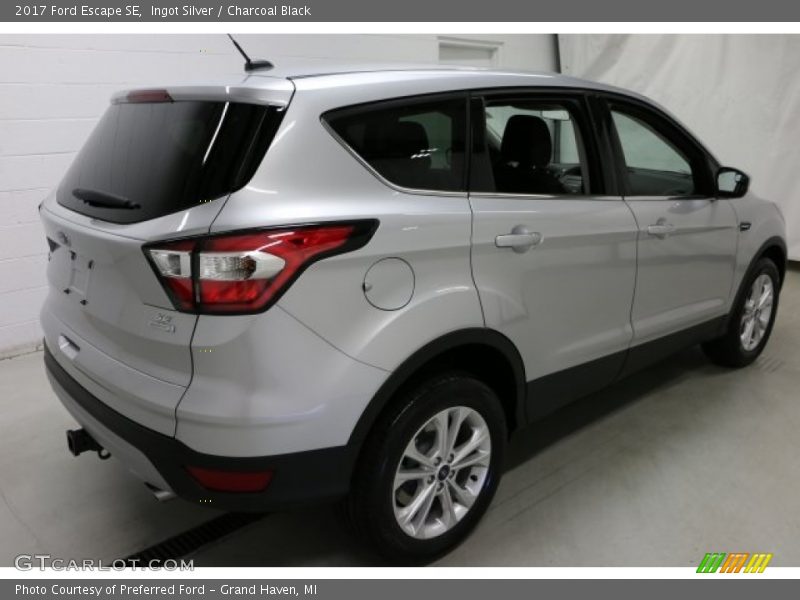 Ingot Silver / Charcoal Black 2017 Ford Escape SE