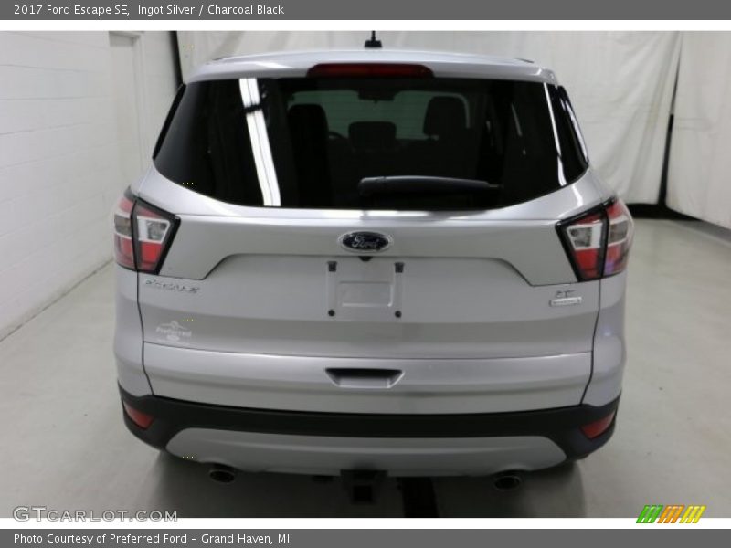 Ingot Silver / Charcoal Black 2017 Ford Escape SE