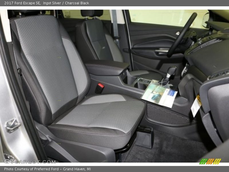 Ingot Silver / Charcoal Black 2017 Ford Escape SE