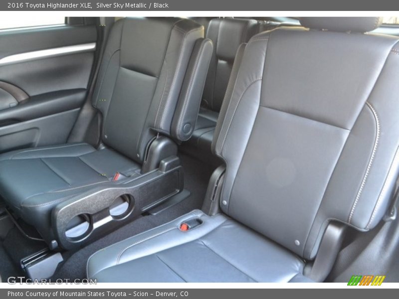 Silver Sky Metallic / Black 2016 Toyota Highlander XLE
