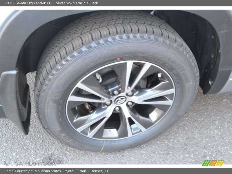 Silver Sky Metallic / Black 2016 Toyota Highlander XLE
