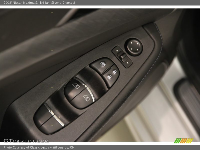 Brilliant Silver / Charcoal 2016 Nissan Maxima S