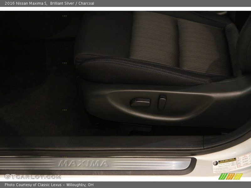 Brilliant Silver / Charcoal 2016 Nissan Maxima S