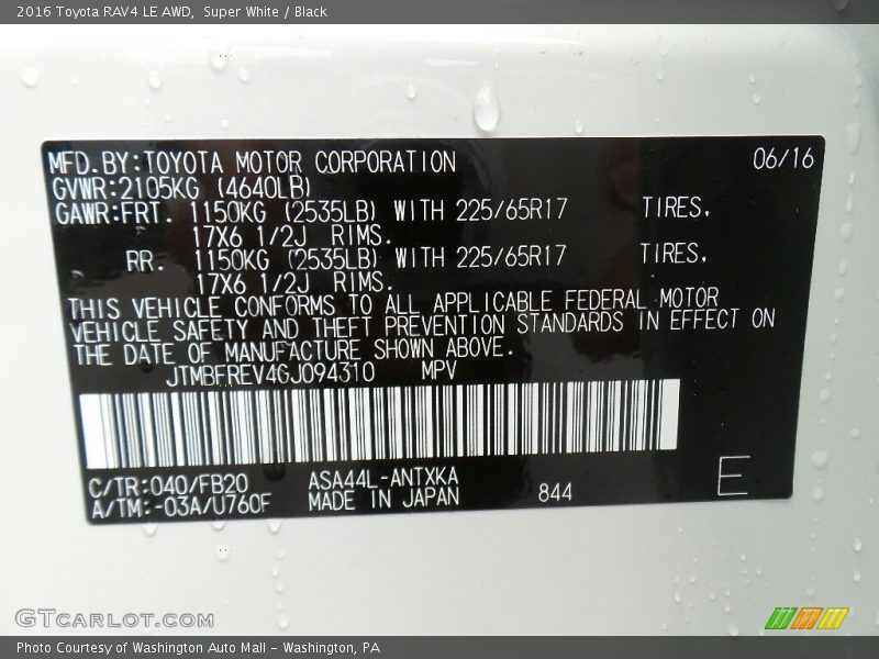 Super White / Black 2016 Toyota RAV4 LE AWD