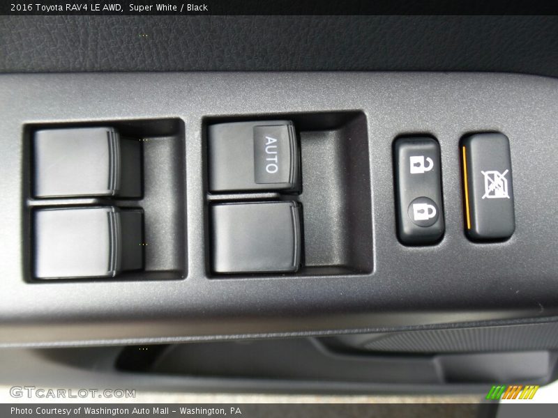 Super White / Black 2016 Toyota RAV4 LE AWD