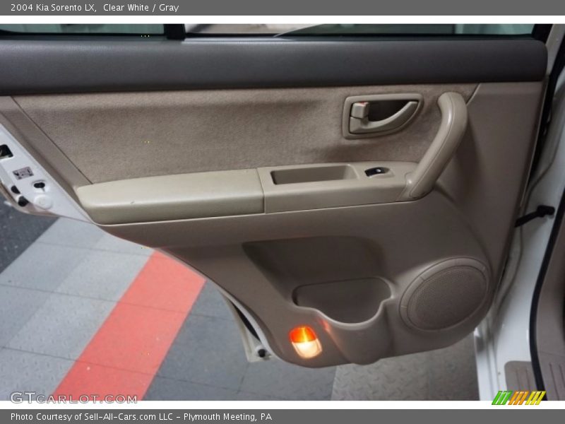 Clear White / Gray 2004 Kia Sorento LX