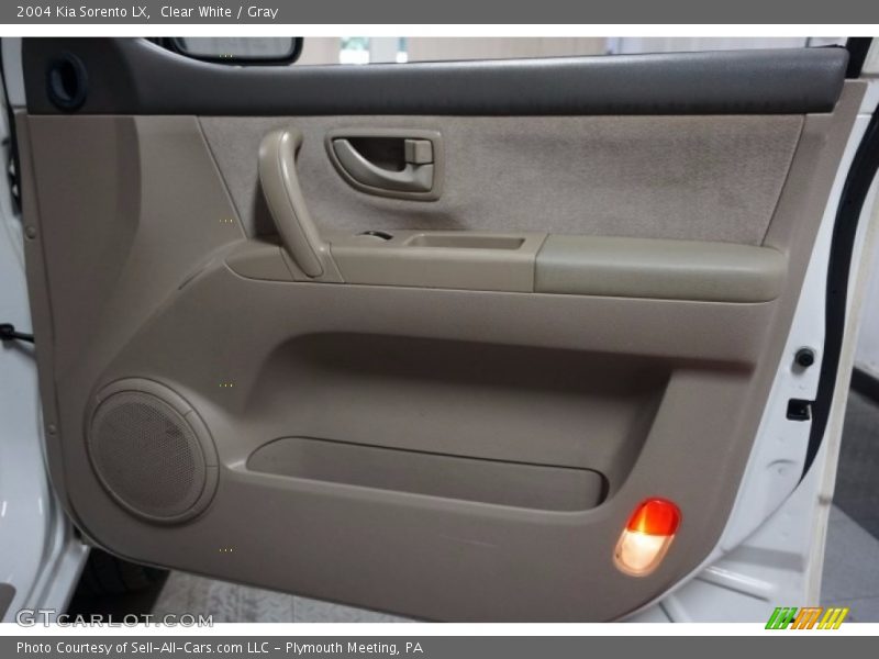 Clear White / Gray 2004 Kia Sorento LX