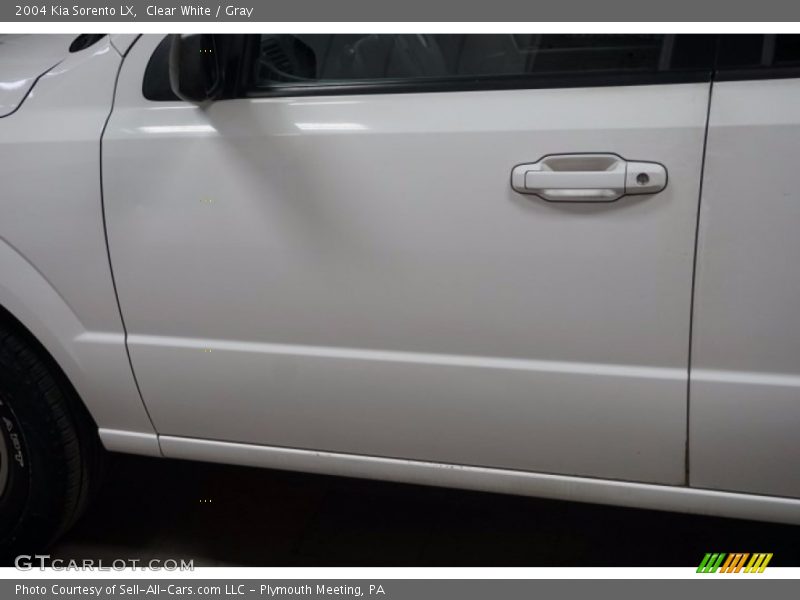 Clear White / Gray 2004 Kia Sorento LX