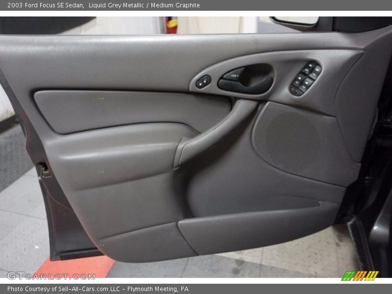 Liquid Grey Metallic / Medium Graphite 2003 Ford Focus SE Sedan