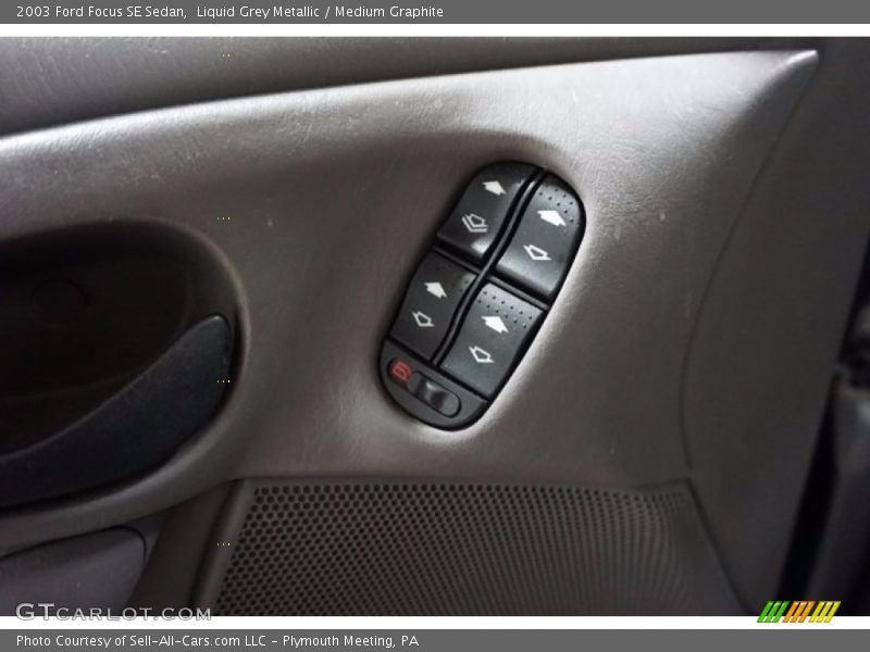 Liquid Grey Metallic / Medium Graphite 2003 Ford Focus SE Sedan