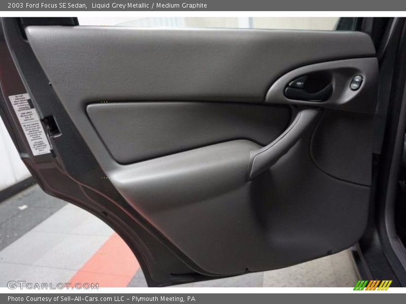 Liquid Grey Metallic / Medium Graphite 2003 Ford Focus SE Sedan