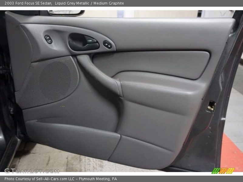 Liquid Grey Metallic / Medium Graphite 2003 Ford Focus SE Sedan