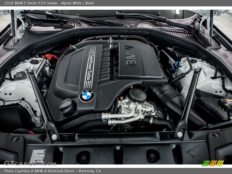 Alpine White / Black 2016 BMW 5 Series 535i Sedan