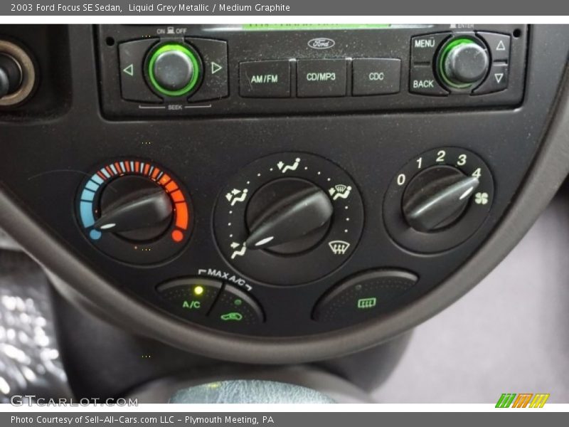 Liquid Grey Metallic / Medium Graphite 2003 Ford Focus SE Sedan