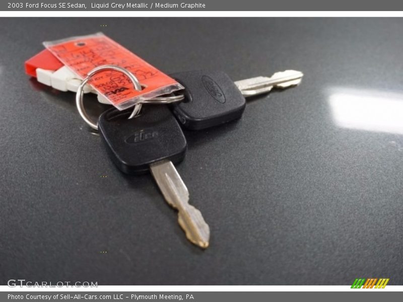 Liquid Grey Metallic / Medium Graphite 2003 Ford Focus SE Sedan