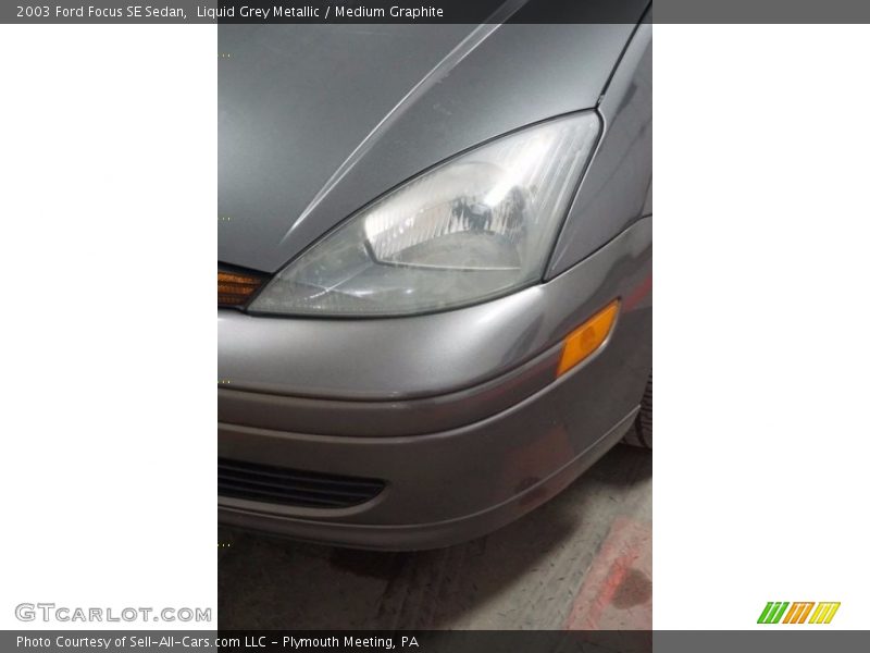 Liquid Grey Metallic / Medium Graphite 2003 Ford Focus SE Sedan