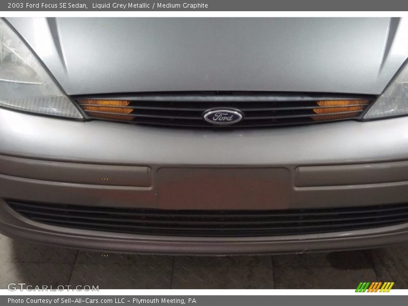 Liquid Grey Metallic / Medium Graphite 2003 Ford Focus SE Sedan