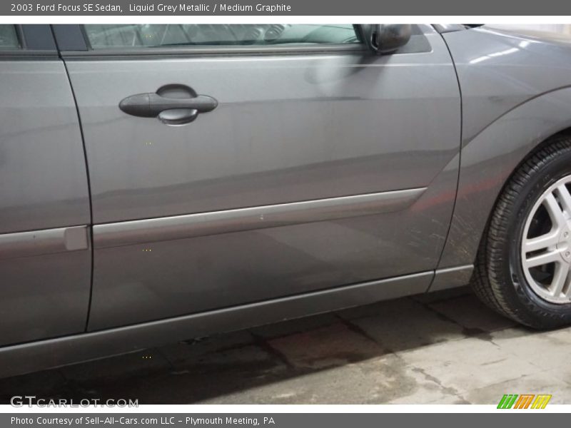 Liquid Grey Metallic / Medium Graphite 2003 Ford Focus SE Sedan
