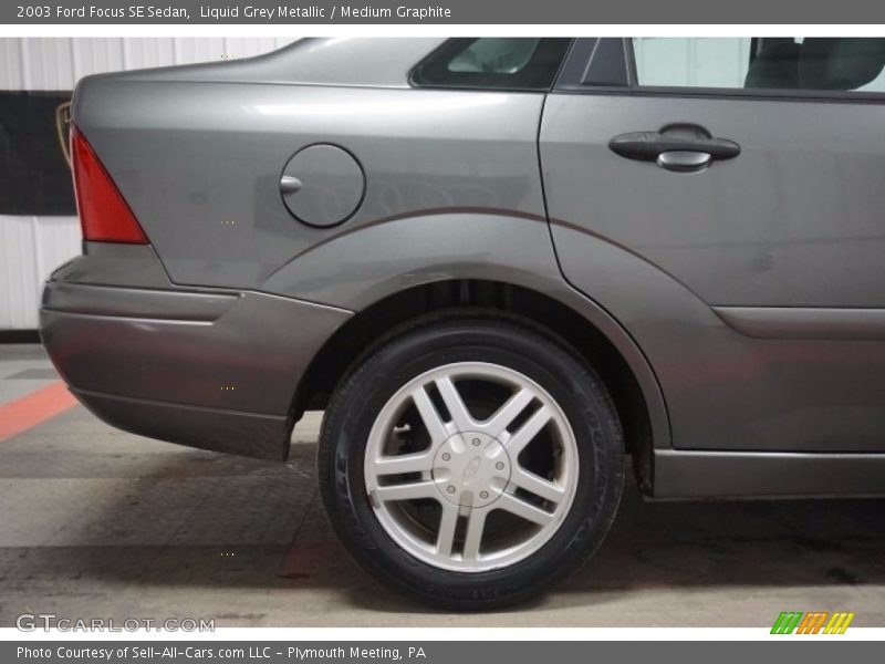 Liquid Grey Metallic / Medium Graphite 2003 Ford Focus SE Sedan