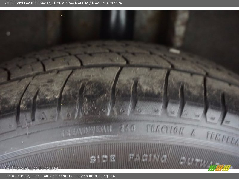 Liquid Grey Metallic / Medium Graphite 2003 Ford Focus SE Sedan