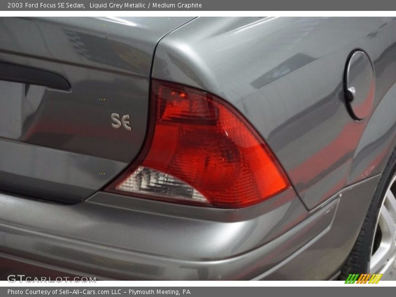 Liquid Grey Metallic / Medium Graphite 2003 Ford Focus SE Sedan