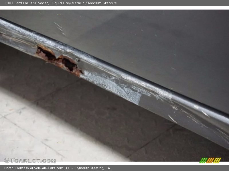 Liquid Grey Metallic / Medium Graphite 2003 Ford Focus SE Sedan