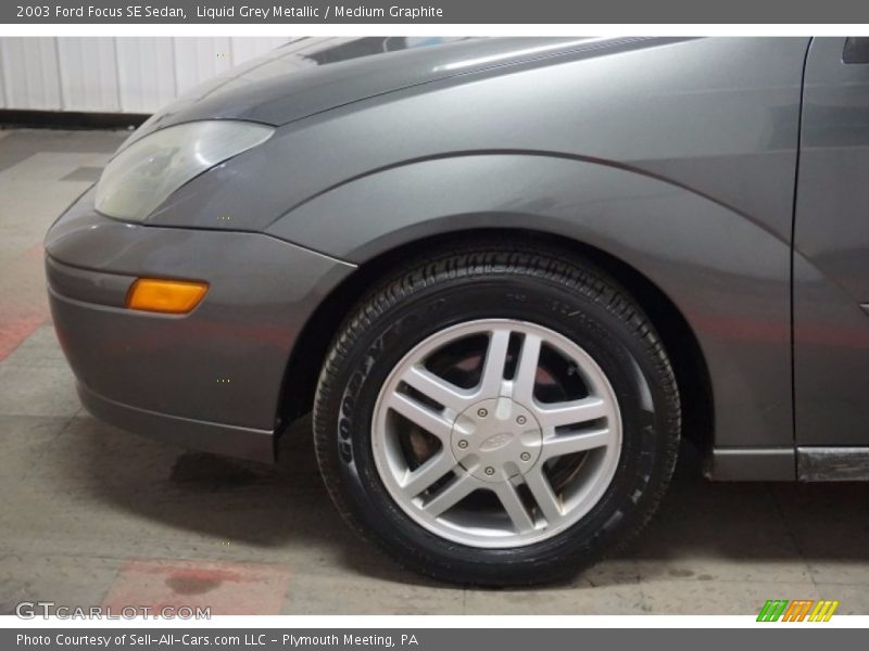Liquid Grey Metallic / Medium Graphite 2003 Ford Focus SE Sedan