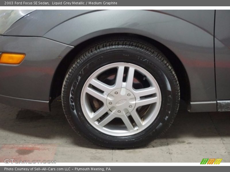 Liquid Grey Metallic / Medium Graphite 2003 Ford Focus SE Sedan