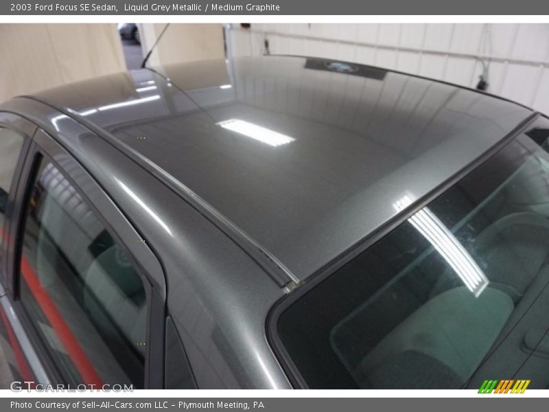 Liquid Grey Metallic / Medium Graphite 2003 Ford Focus SE Sedan