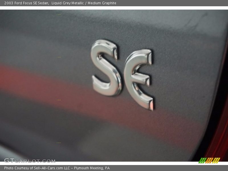 Liquid Grey Metallic / Medium Graphite 2003 Ford Focus SE Sedan
