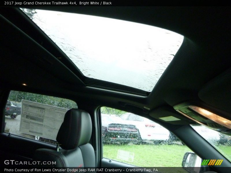 Bright White / Black 2017 Jeep Grand Cherokee Trailhawk 4x4