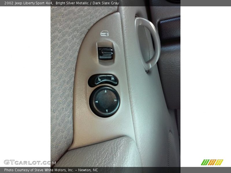 Bright Silver Metallic / Dark Slate Gray 2002 Jeep Liberty Sport 4x4