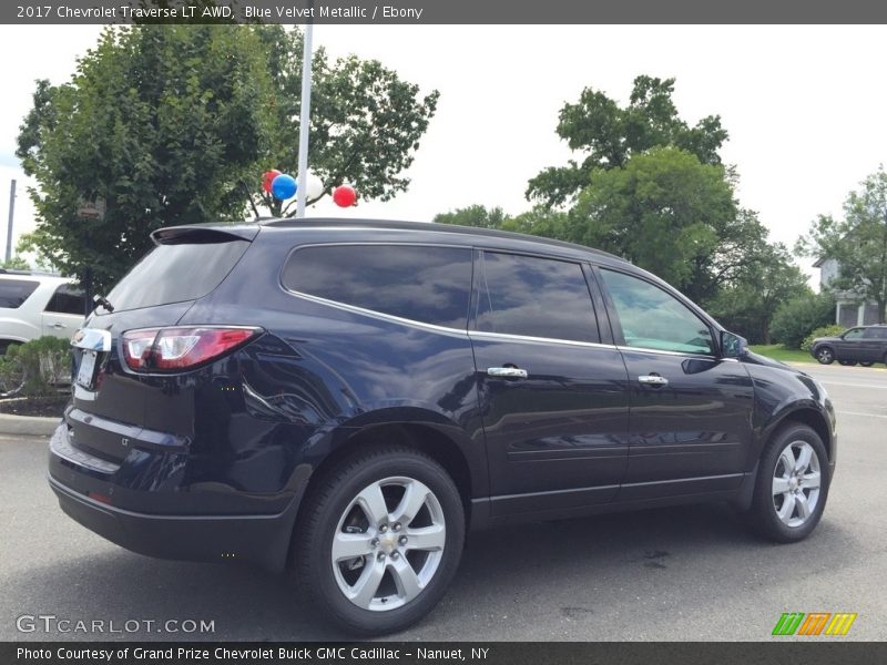 Blue Velvet Metallic / Ebony 2017 Chevrolet Traverse LT AWD