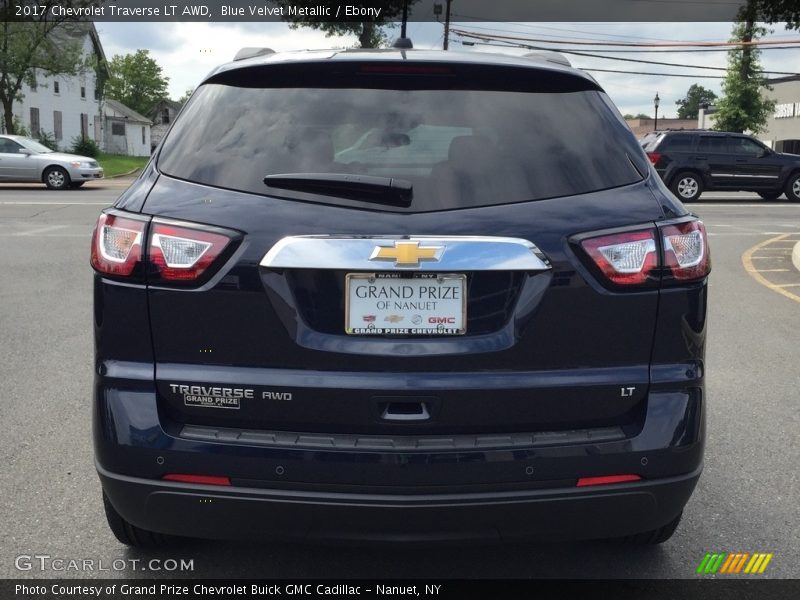 Blue Velvet Metallic / Ebony 2017 Chevrolet Traverse LT AWD