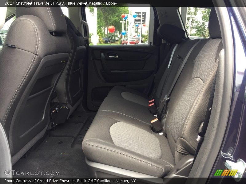 Blue Velvet Metallic / Ebony 2017 Chevrolet Traverse LT AWD