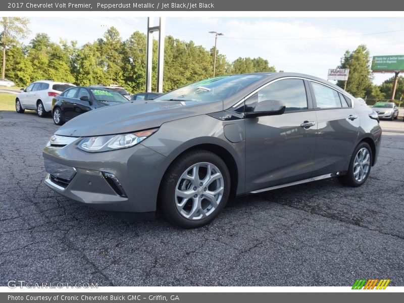 Front 3/4 View of 2017 Volt Premier