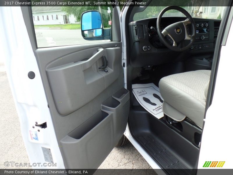Summit White / Medium Pewter 2017 Chevrolet Express 3500 Cargo Extended WT