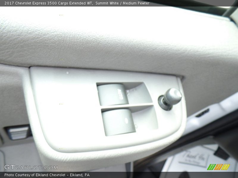 Summit White / Medium Pewter 2017 Chevrolet Express 3500 Cargo Extended WT
