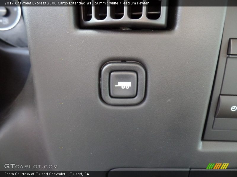 Summit White / Medium Pewter 2017 Chevrolet Express 3500 Cargo Extended WT