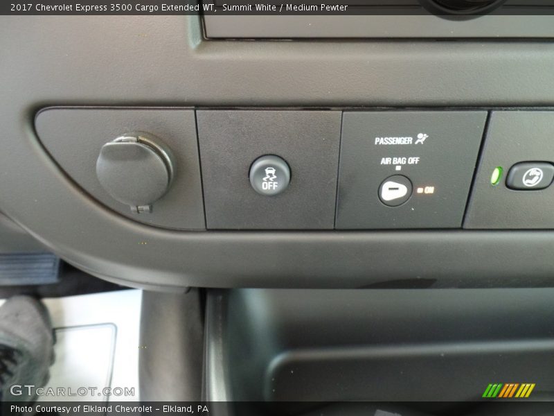 Summit White / Medium Pewter 2017 Chevrolet Express 3500 Cargo Extended WT