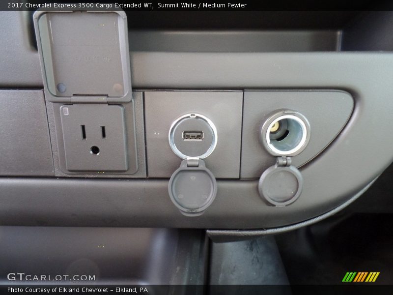 Summit White / Medium Pewter 2017 Chevrolet Express 3500 Cargo Extended WT