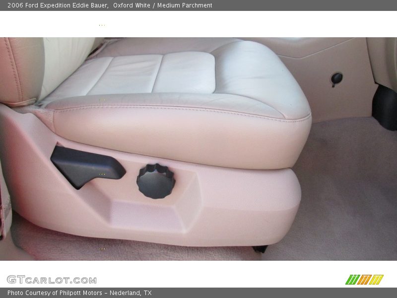 Oxford White / Medium Parchment 2006 Ford Expedition Eddie Bauer