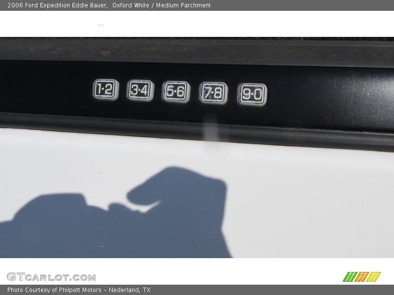 Oxford White / Medium Parchment 2006 Ford Expedition Eddie Bauer
