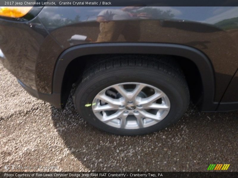 Granite Crystal Metallic / Black 2017 Jeep Cherokee Latitude