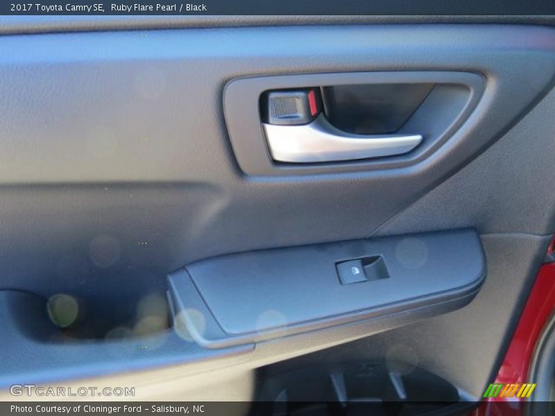 Ruby Flare Pearl / Black 2017 Toyota Camry SE