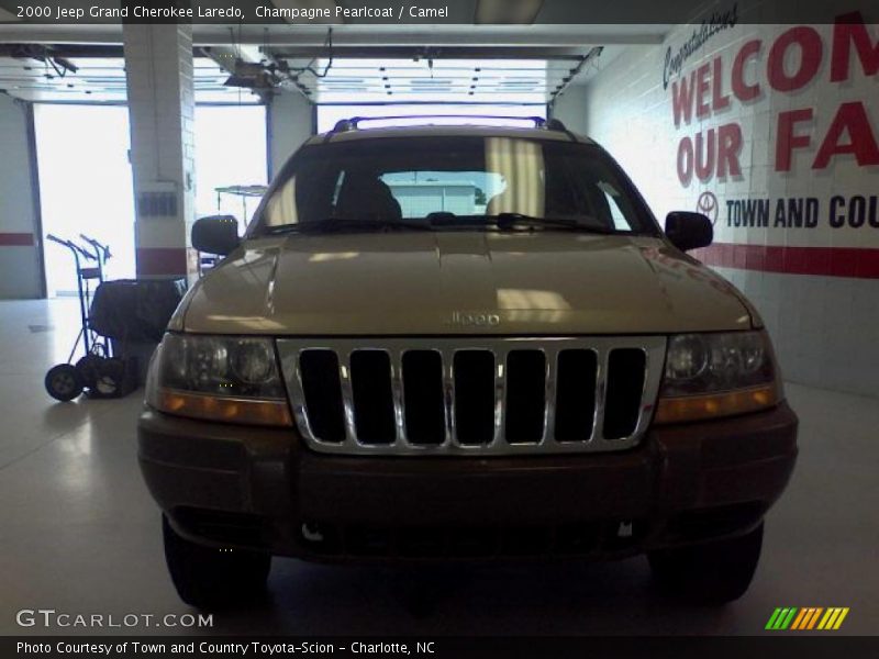 Champagne Pearlcoat / Camel 2000 Jeep Grand Cherokee Laredo